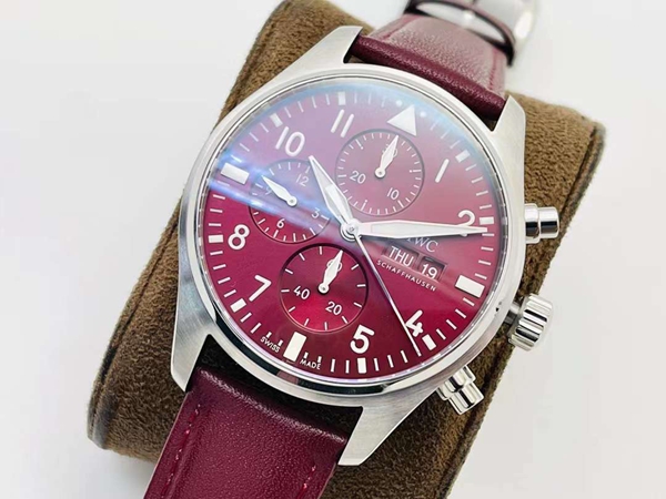 アイ・ダブリュー・シー側面デザイン